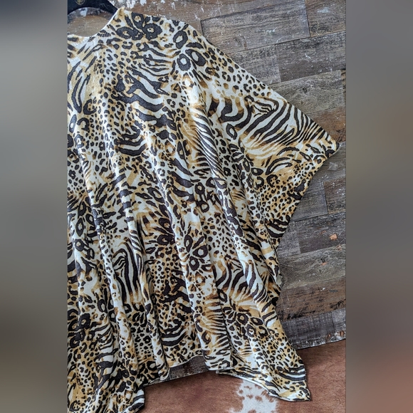 Simply Noelle Animal Print Wrap Poncho - Picture 12 of 14